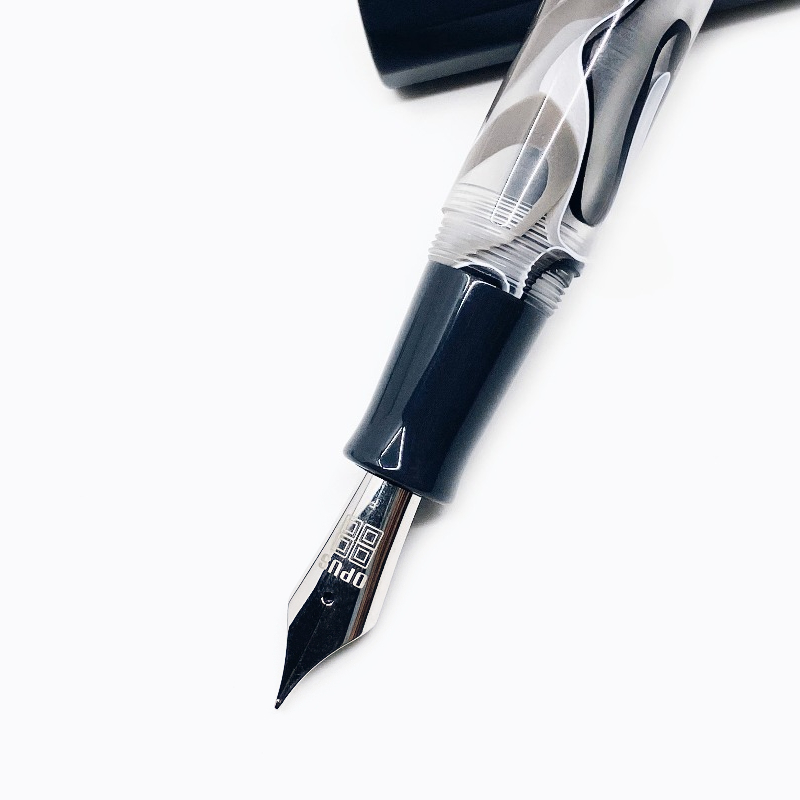 Penna Stilografica OPUS 88 in  - Drip Tip Resin recensione e prezzo