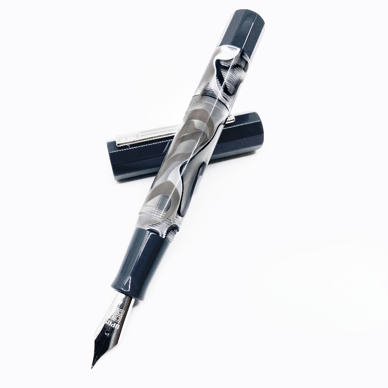 Penna Stilografica OPUS 88 in  - Drip Tip Resin recensione e prezzo